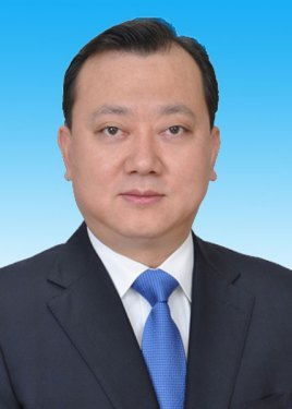 北大畢業的60后李丹履新內江市代理市長，專業背景引發關注